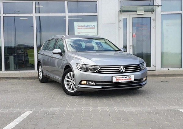 Volkswagen Passat cena 77900 przebieg: 137416, rok produkcji 2018 z Bieżuń małe 379